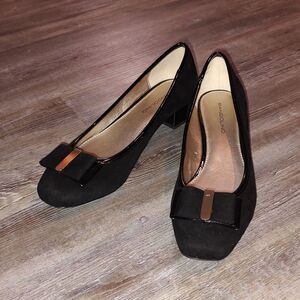 Bandolino Womens BDXIMENA Black Faux Suede Bow Block heel Shoes Size 6.5 M